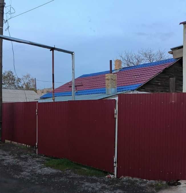 Продаю дом из 3 комнат, огорода, гаража по адресу пер. 4 Строительный.