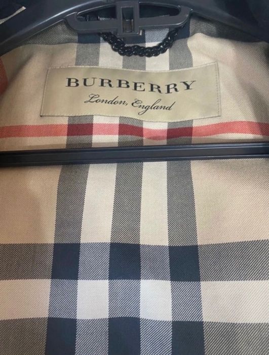 Palton Burberry în stare foarte buna