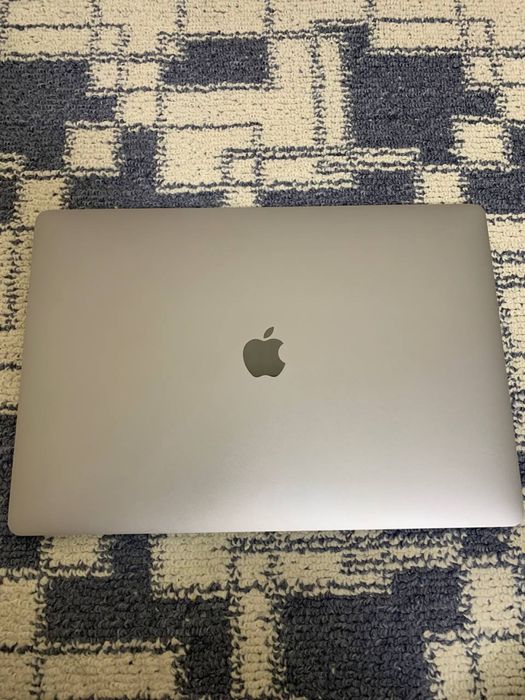 Macbook Pro 2019. 16. i7