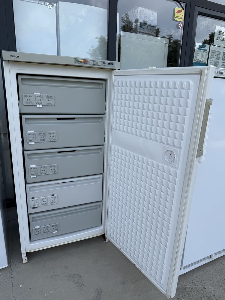 Фризер Bosch 125 см 5 чекмеджета
