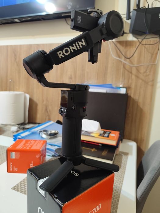 Sony A6700 Body + Obiectiv 35mm f1.8 + DJI Ronin S3 Mini – Pachet comp