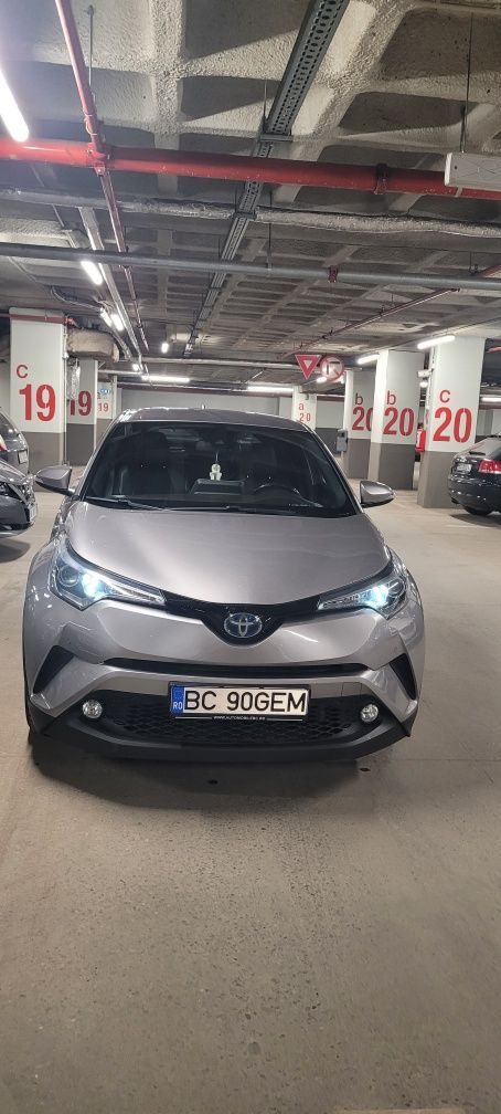 Vând Toyota C-HR