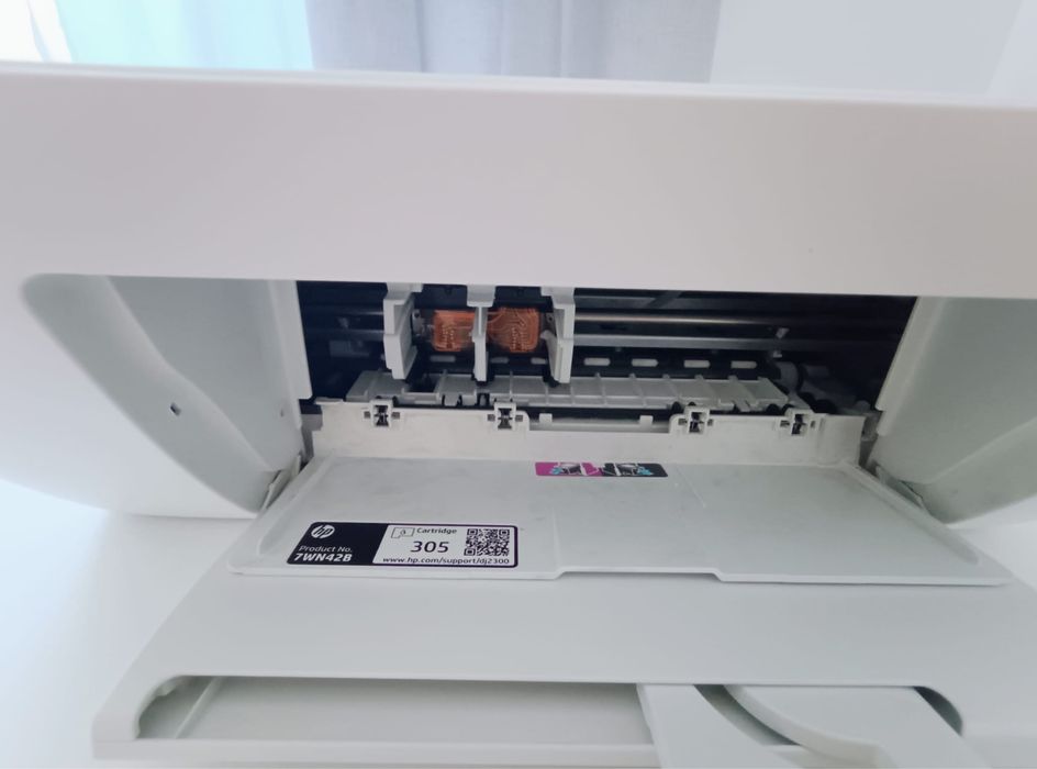 Imprimantă albă HP