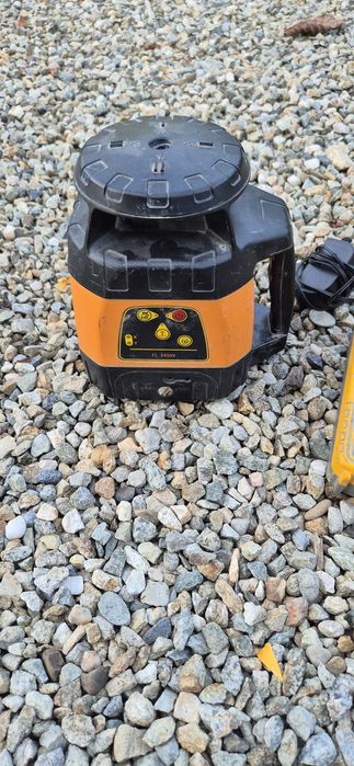 Vand nivela laser rotativa GeoFennel FL 245HV