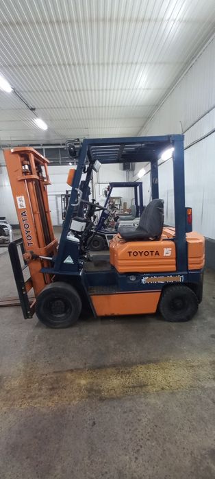 Вилочный погрузчик кара