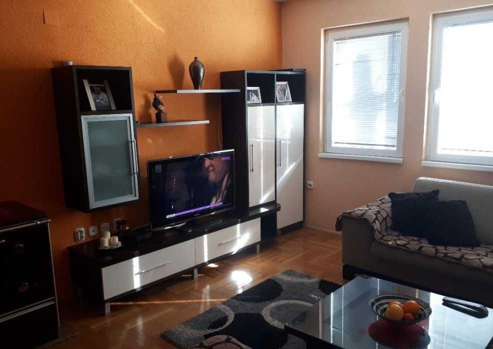 Дава се под наем Тристаен апартамент в Пловдив, Старият град - 90 кв.м за 341.7 € - Снимка #1