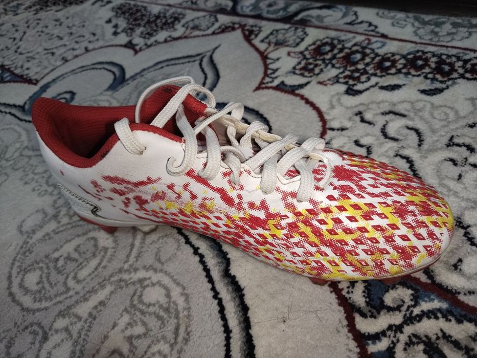 Бутсы сотилади " Adidas Predator XS "