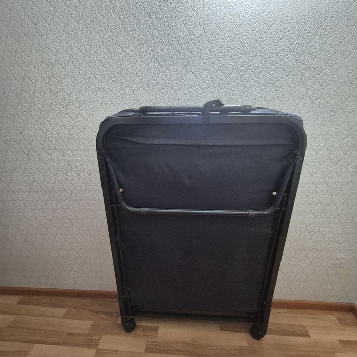 Раскладушка черная с матрасом в хорошем состоянии