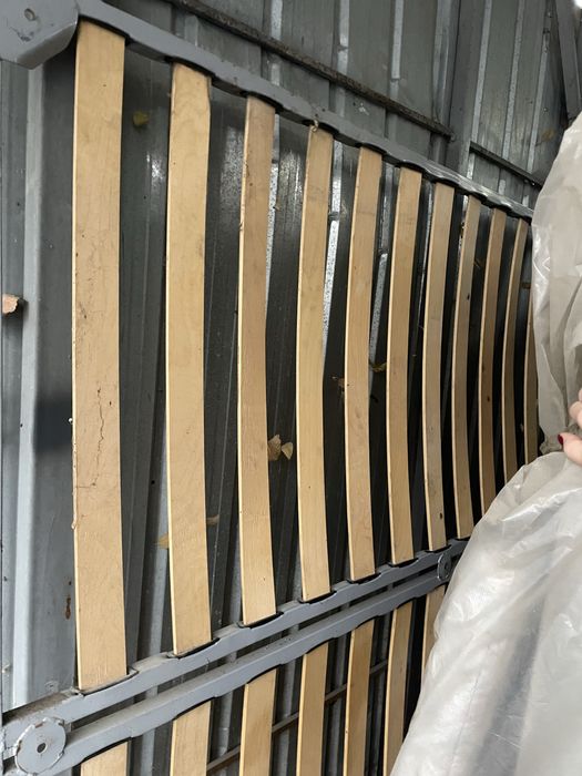 Основа для кровати и матрас двухспальный