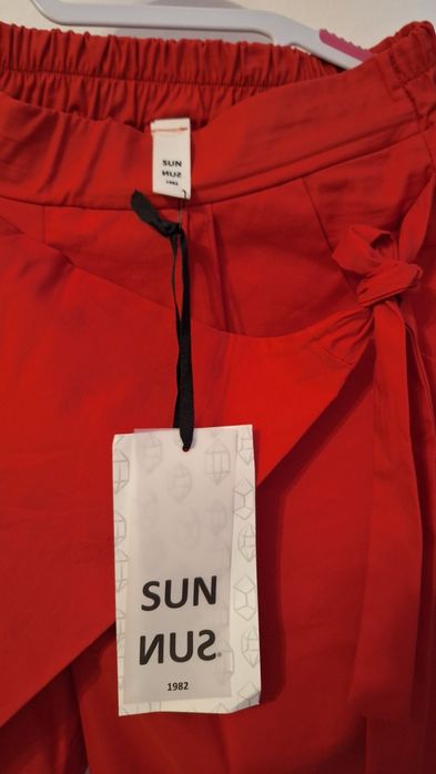 Pantaloni roșii Wendy Trendy, noi, cu etichetă