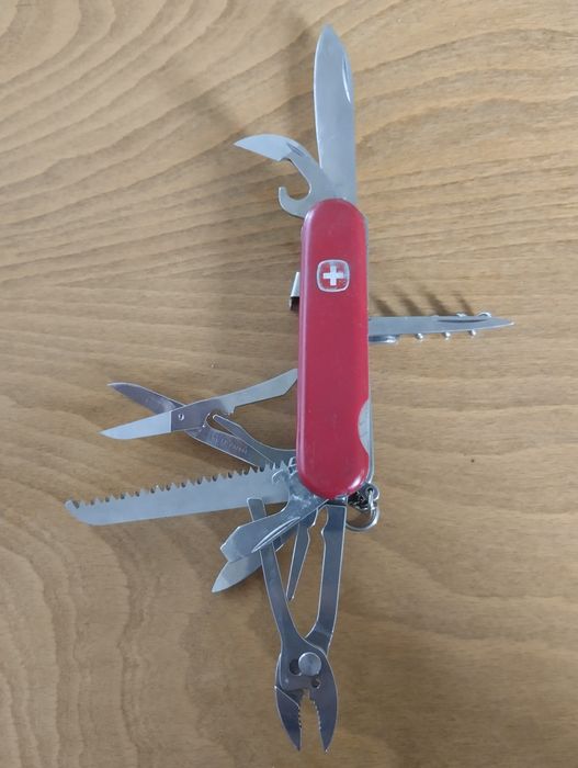 Лот швейцарски ножчета