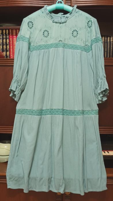Rochie verde mentă subțire și largă