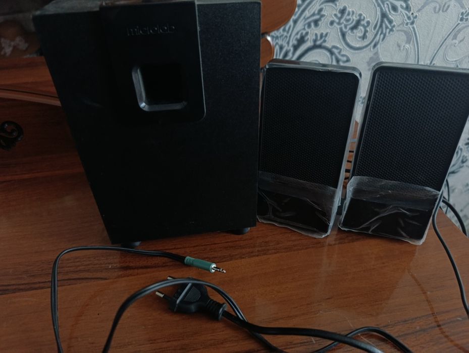 Microlab M-100  kalonka