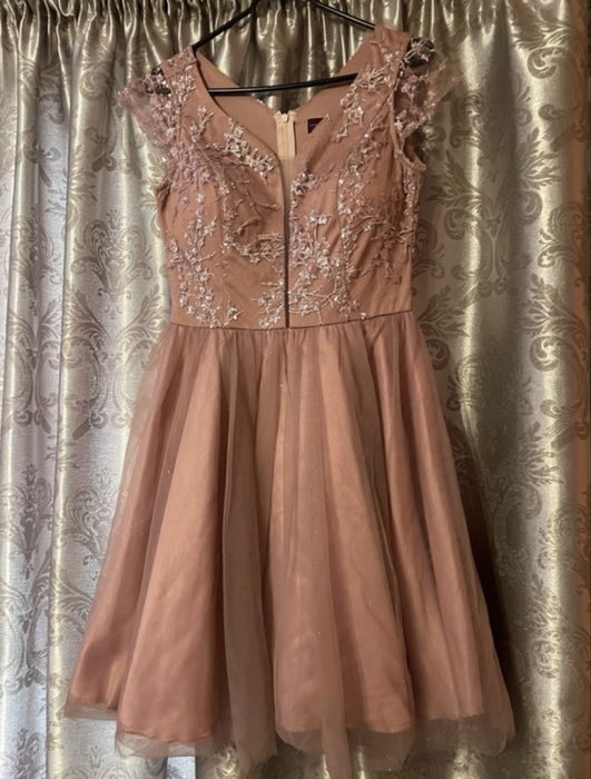 Rochie eleganta pentru ocazii.
