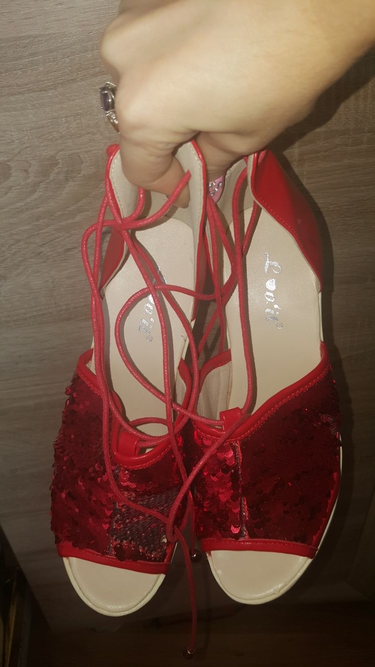 Sandale paiete reversibile rosii si negre