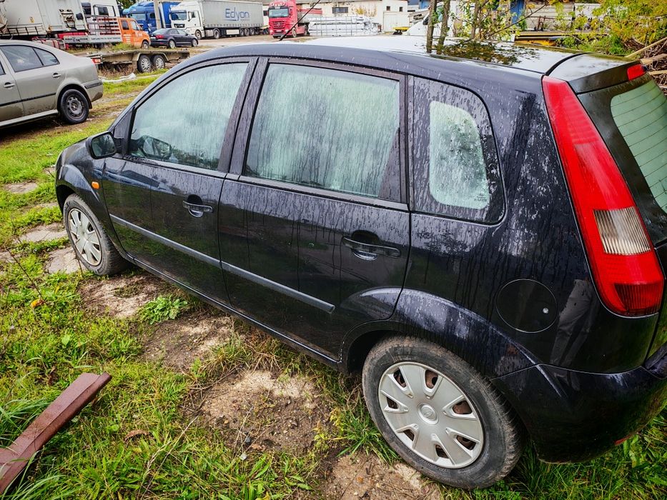 Vând Ford Fiesta