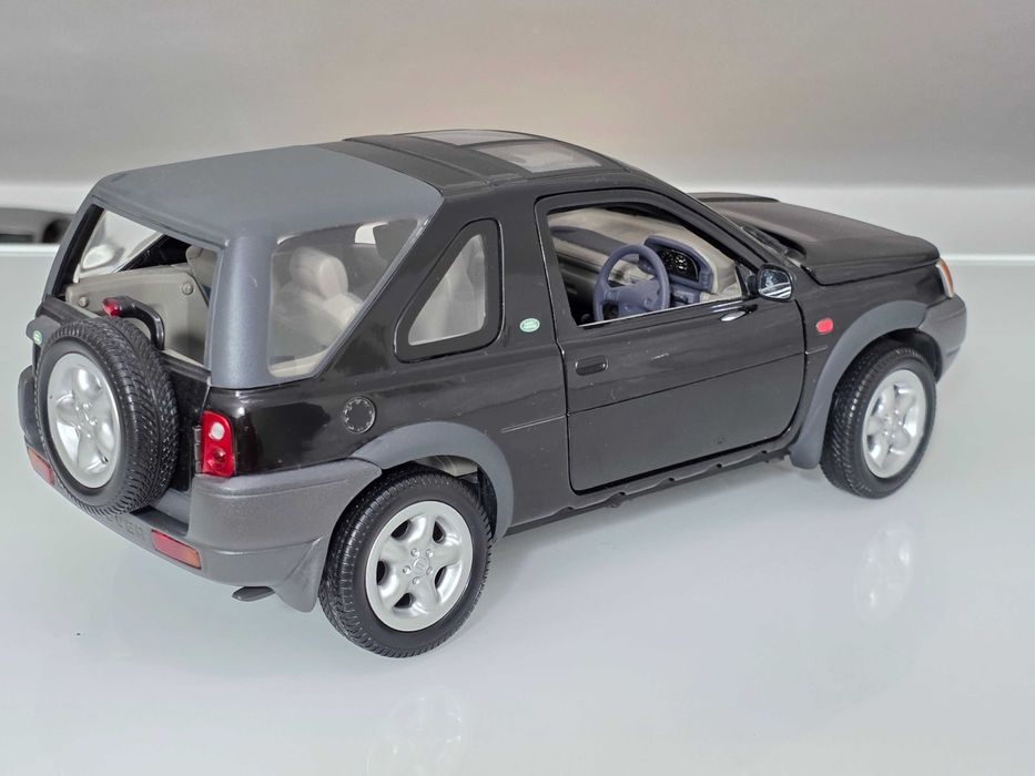 Macheta Auto 1/18 ERTL Land Rover Freelander