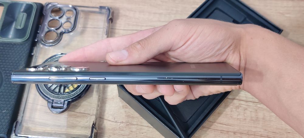 Samsung S22 Ultra 5G impecabil + Cadou