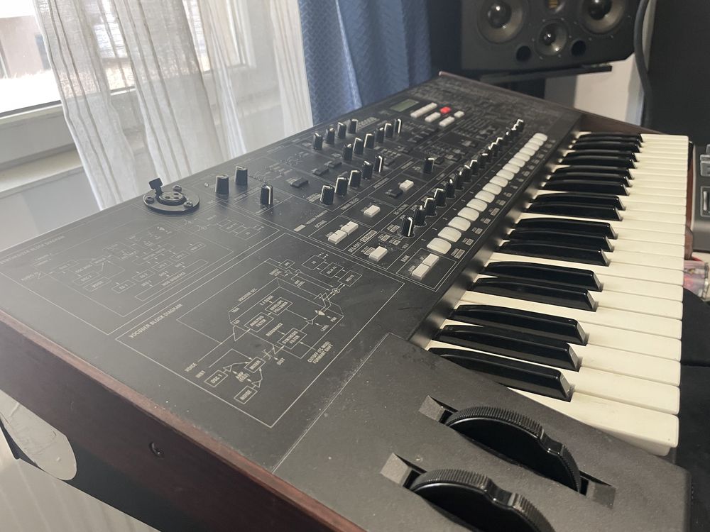 Korg Ms2000b +microfon gooseneck