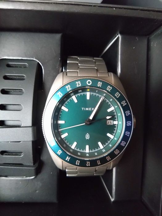 Timex x The James Brand Titanium Automatic GMT и Tissot Seastar 1000