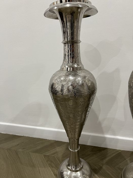 Декоративные напольные вазы из металла