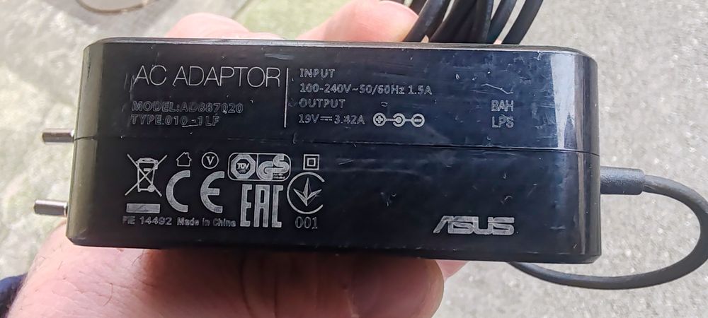 Alimentor leptop asus