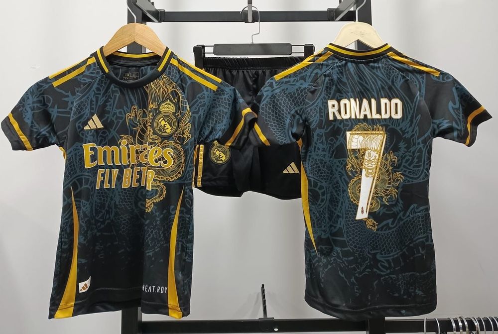 Детски екип на К.Роналдо РЕАЛ М специално издание!!!