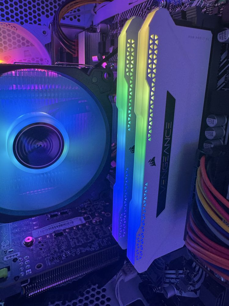 Геймърски компютър (Ryzen 5 5600, 1660 super, 32GB ram, 2TB)