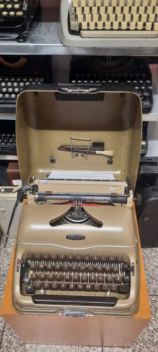 Mașină de scris Triumph Perfekt  impecabilă