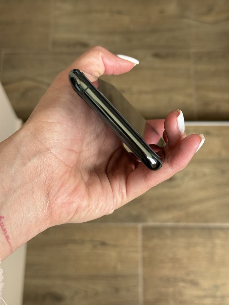 Продавам iPhone 11 Pro 256GB + AirPods 2 (в комплект)