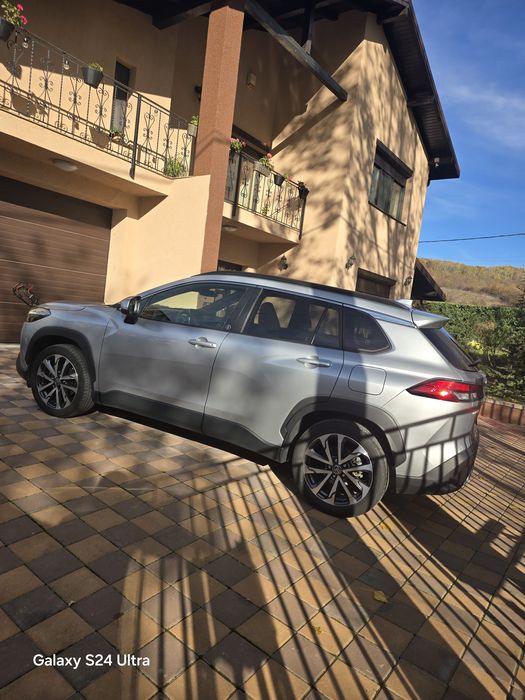 Toyota Corolla Cross Hybrid 4x4 Panoramic!