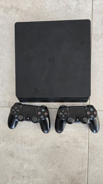Vand consola PS4