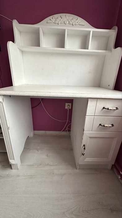 Ученическо бюро (масив)