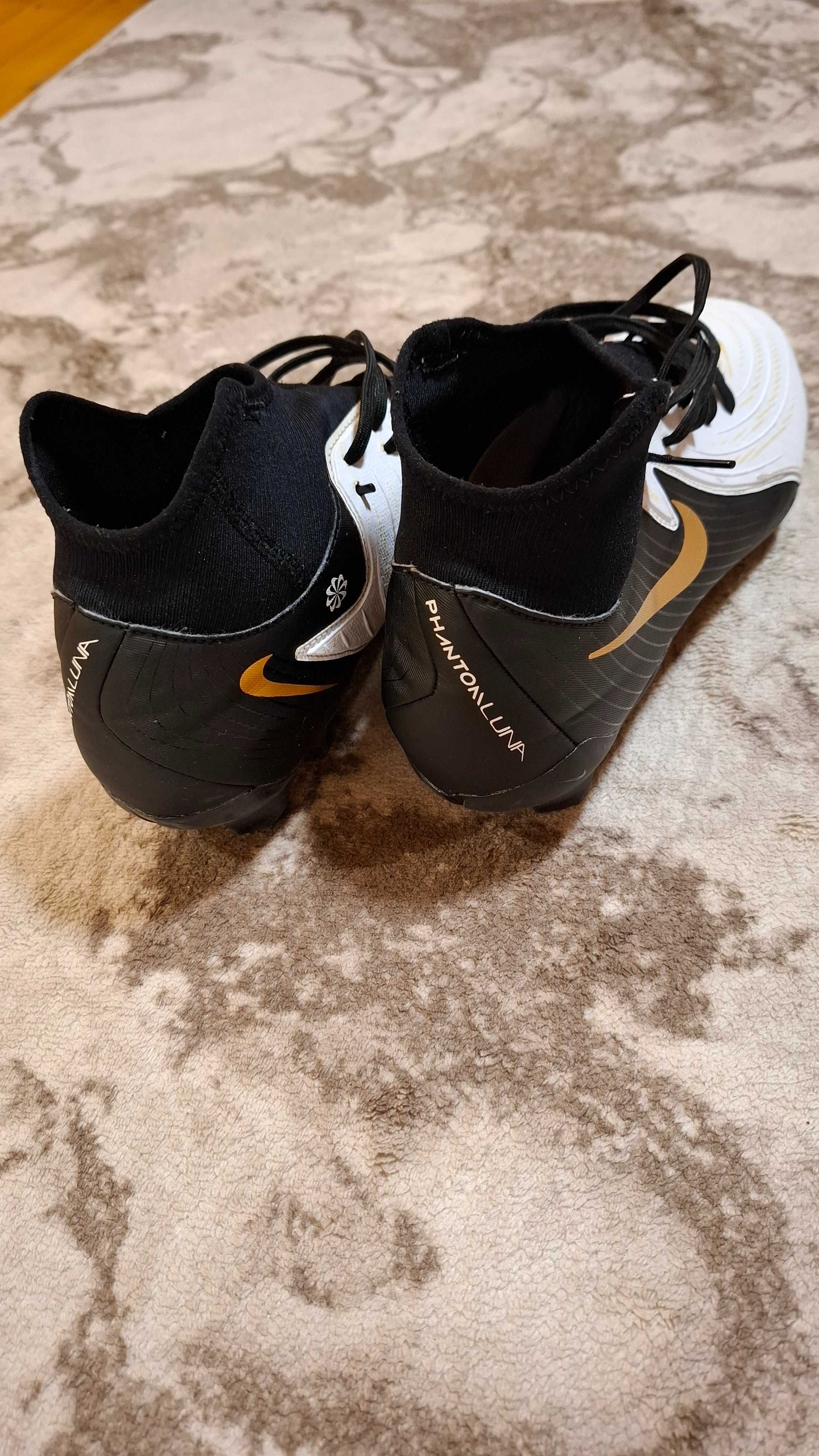 Оригинални Бутонки NIKE