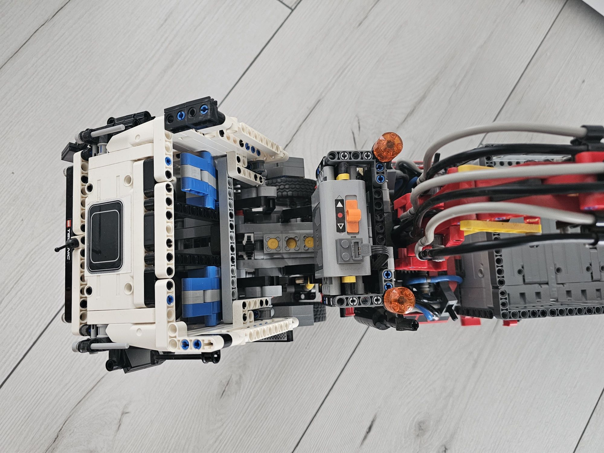 Lego - Technic 42043 - Mercedes-Benz Arocs 3245