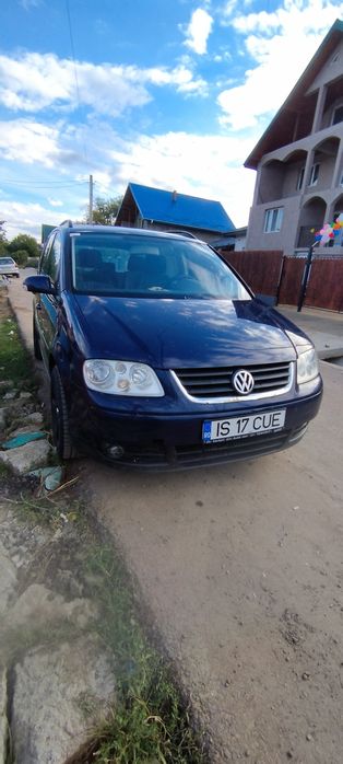 Vând Touran preț 2.800€