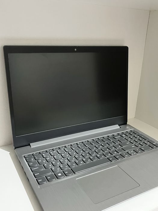 Ноутбук Lenovo Ideapad 3 почти новый