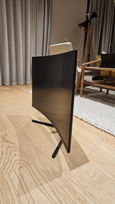 Monitor Samsung 32” 4K UHD Curved – U32R592CW – stare foarte bună