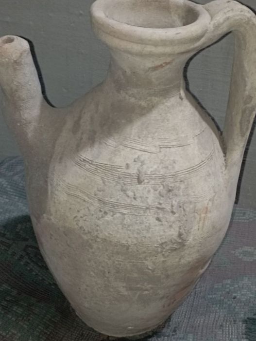 Qadimgi taqinchoq va qadimgi koʻza sotiladi