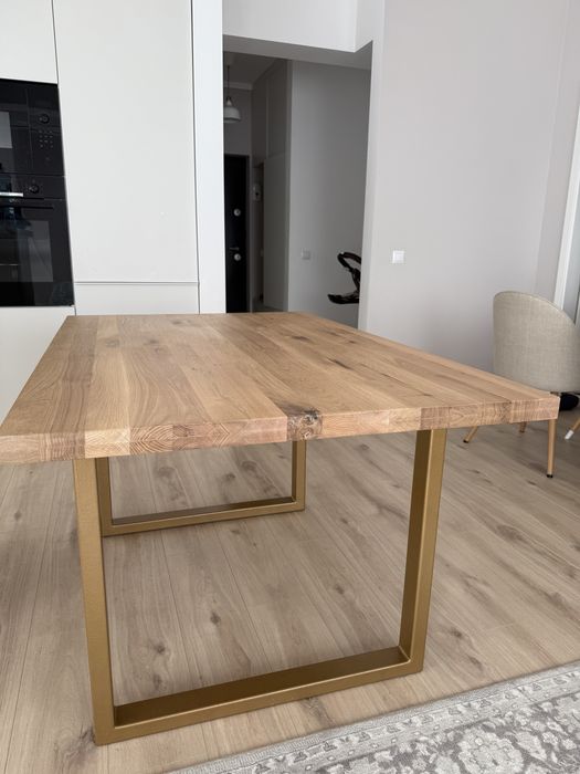 Vand masa noua din lemn masiv (stejar)