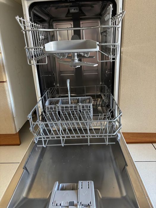 Продам посудомоечную машину новая !!