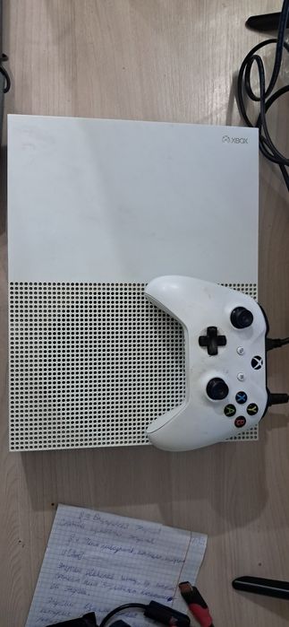 Хбох ОНЕ С  1 джойстик