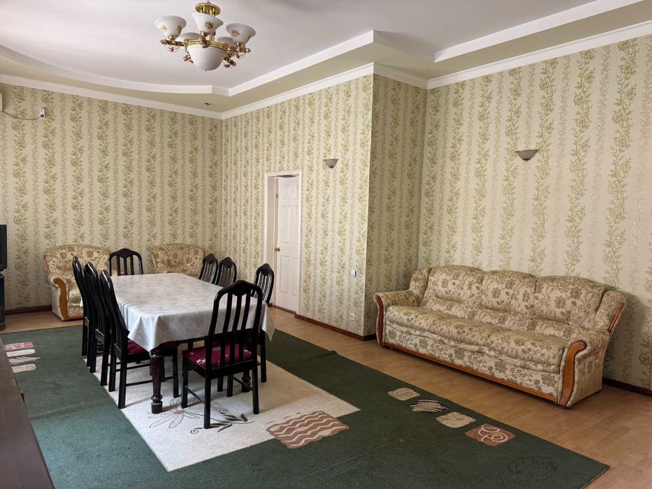 Сдается 2-х этажный дом (ул. Зиелилар)