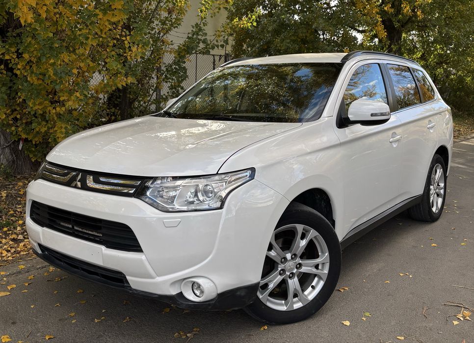 Mitsubishi Outlander 2013 4X4 7 Locuri Euro 5 Alb Perlat Camera Navi