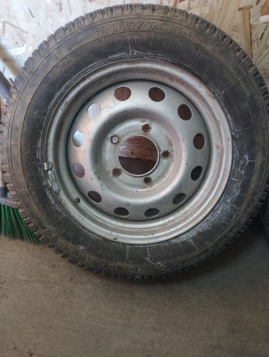 Продам на 205/70/R16