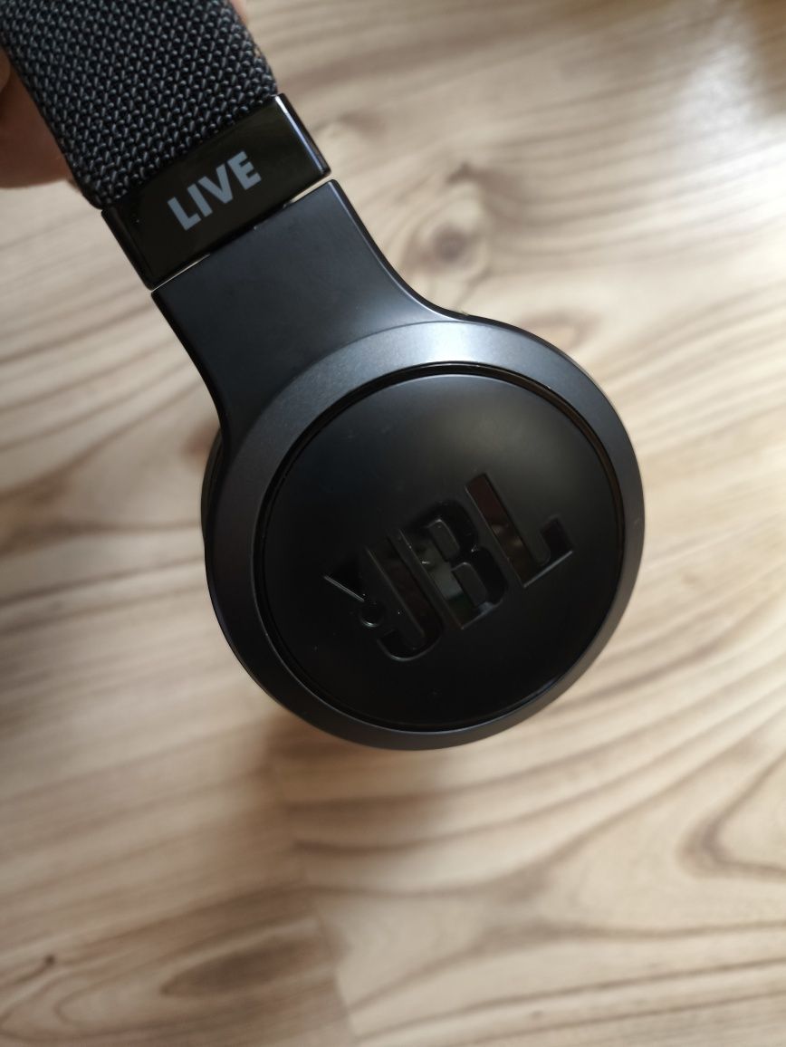Блутут слушалка JBL Live 400 BT