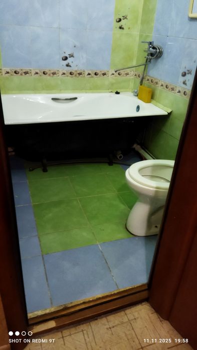 Продается 2х ком в районе аблакетка.блакетке ,на 2 этаже с балконом  3