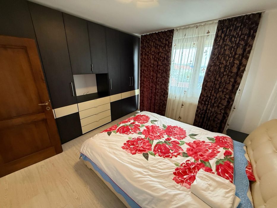 Ofer spre închiriere Apartament 3 Camere zona Centrala