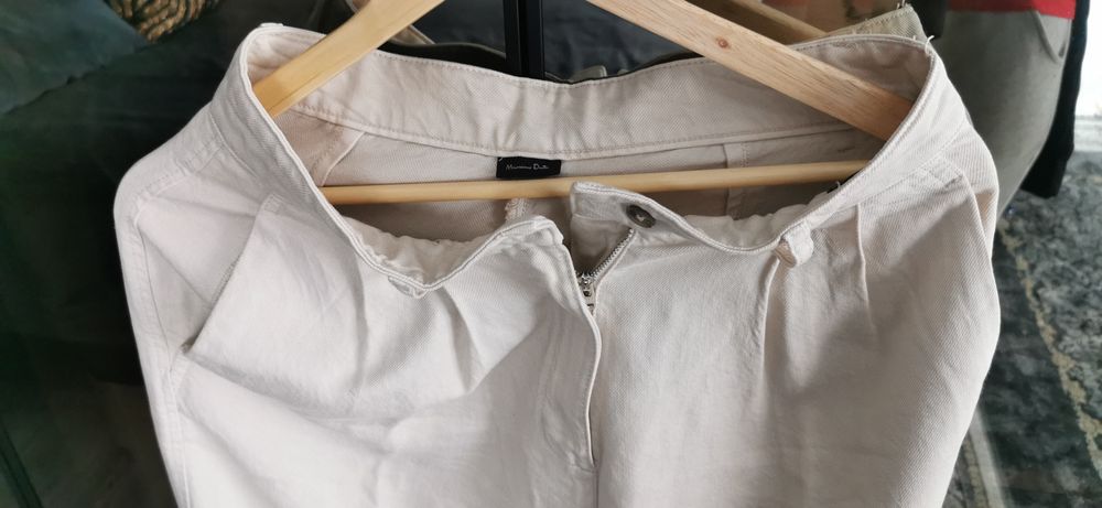 Vând pantaloni Massimo Dutti