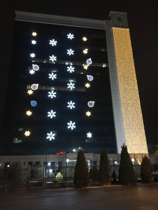 Оформление фасадов зданий офисов домов